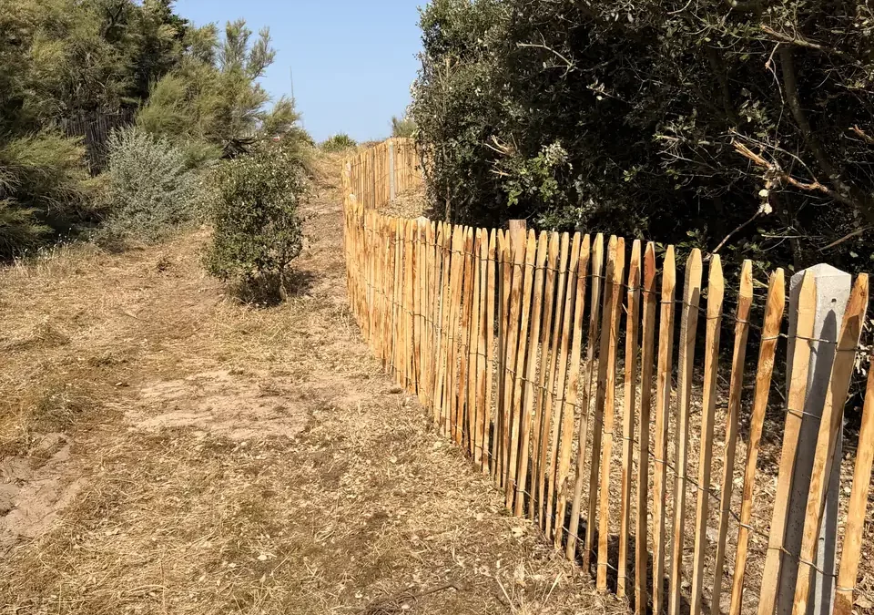 Chantier à Saint-Georges-d&rsquo;Oléron — ganivelle et enduits